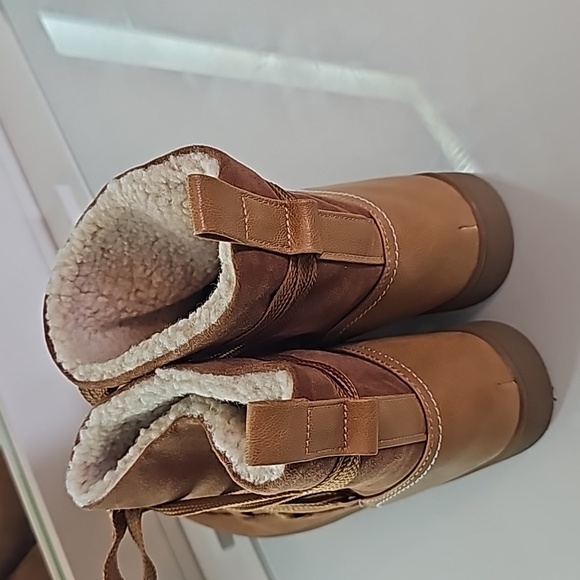 Winter Boots - Picture 3 of 4